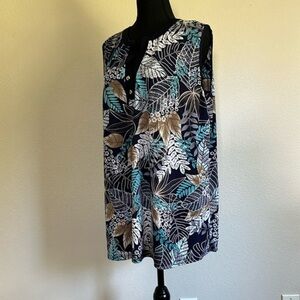 Flowing V-neck short sleeve multicolor top that goes with shorts, pants skirts.​